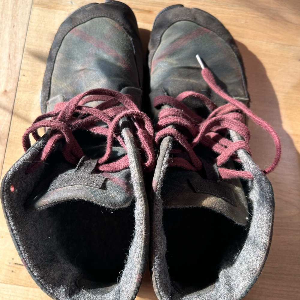 Wilding brand, minimalist Burgundy and Black plaid Sneakers